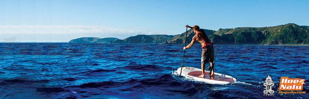 Pescar en el mar con una tabla de SUP Starboard Fisherman