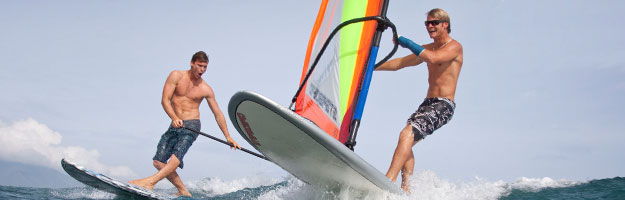 Sean Poynter y Zane Schweitzer compartiendo una sesión de Wind SUP y Paddle Surf